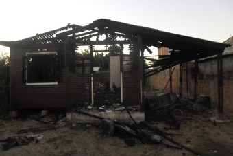 Perícia para apuração da origem de um incêndio, causando a destruição total de uma casa. Cód:3125P