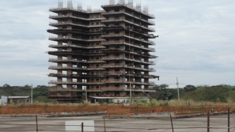 Perícia indireta investigatória de um complexo construtivo, previsto para possuir 79.278m2 de área construída, que teve as obras paralizadas, em Foz do Iguaçú/Paraná. Cód:3005P 