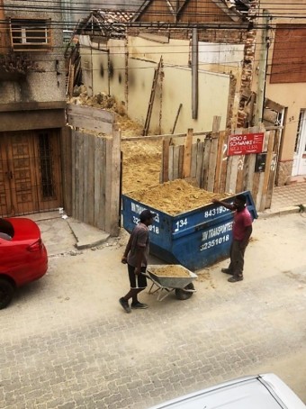 Perícia para identificação da origem dos danos manifestados em um imóvel, localizado em terreno lindeiro. Cód:3450L